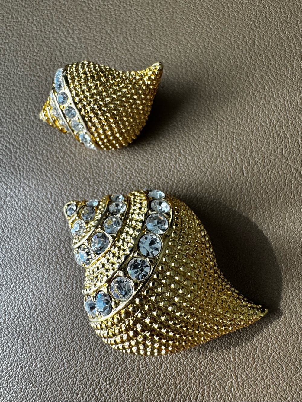 KJL Kenneth J Lane Seashell Pin Brooch Pendant Golden Rhinestones + 1 earring